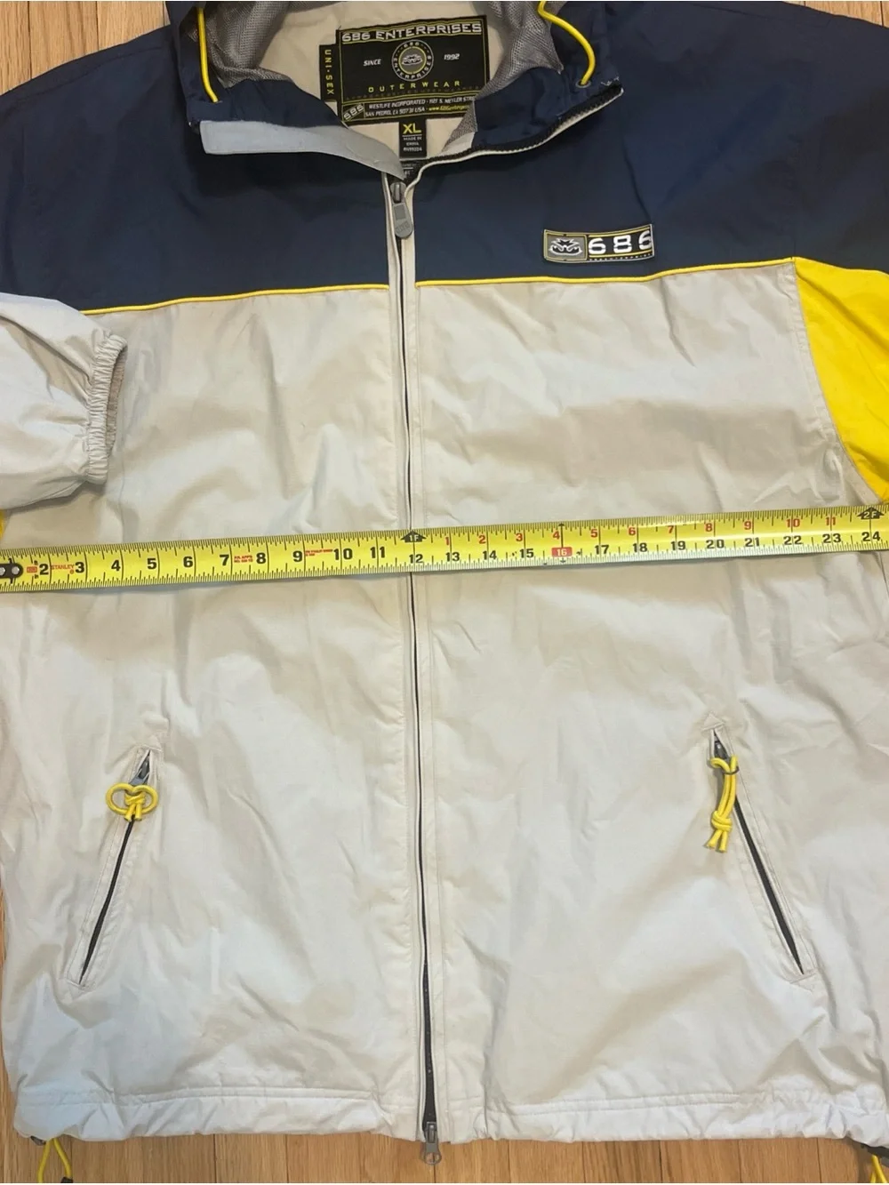 Vintage 686 Jacket Uni-Sex Snowboarding Jacket Size XL Mint Condition
